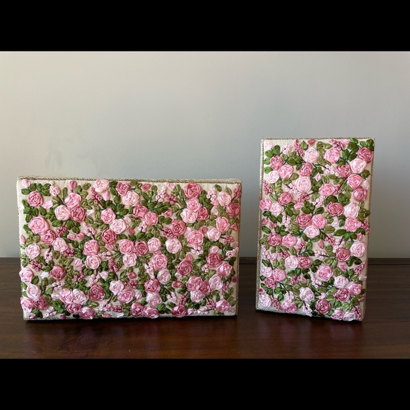 2 silk embroidered nesting boxes with pink roses on the lids - Picture 4 of 4